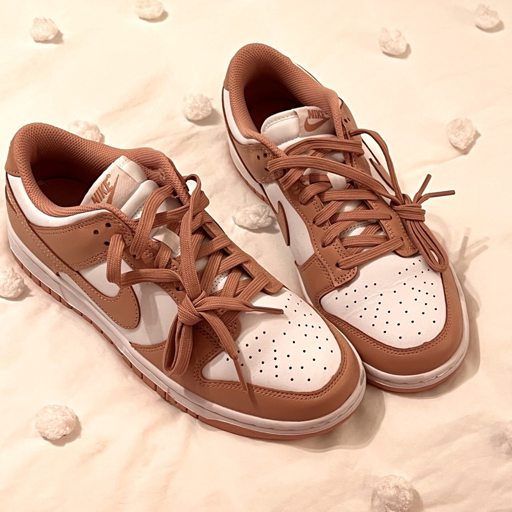 Women Nike Dunks. Worn Once. Excellent Condition